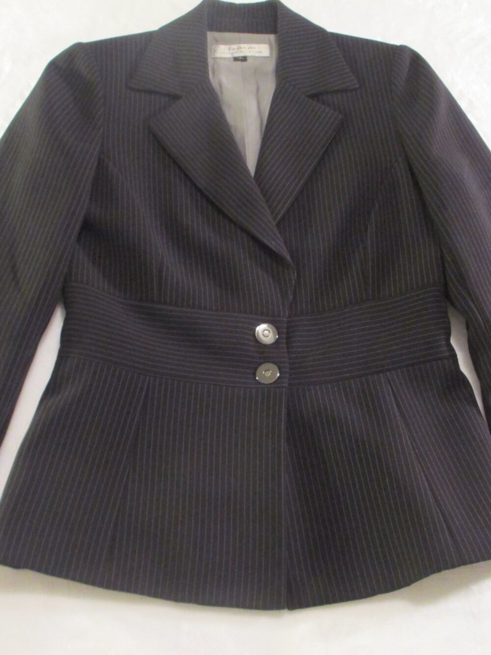 TAHARI Pinstripe Pant Suit Cinched Waist Blazer and Trouser Size 4 - Picture 4 of 15